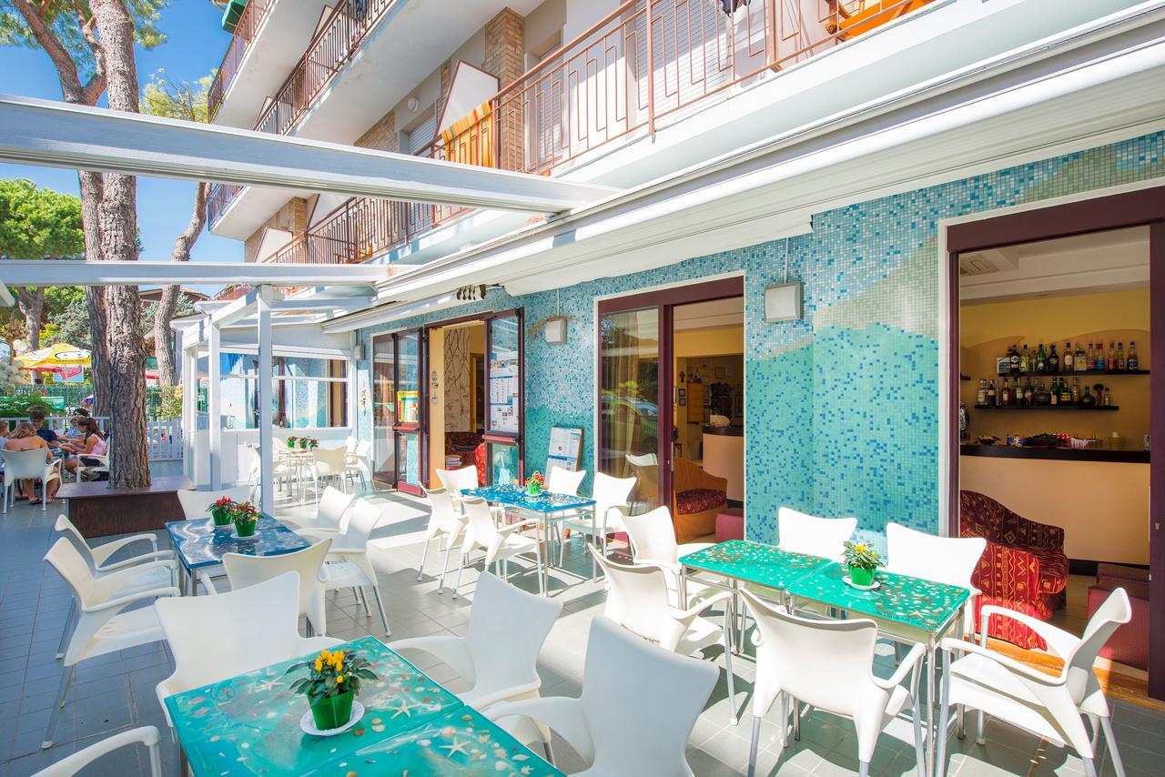 Hotel Sporting Pinarella Bagian luar foto