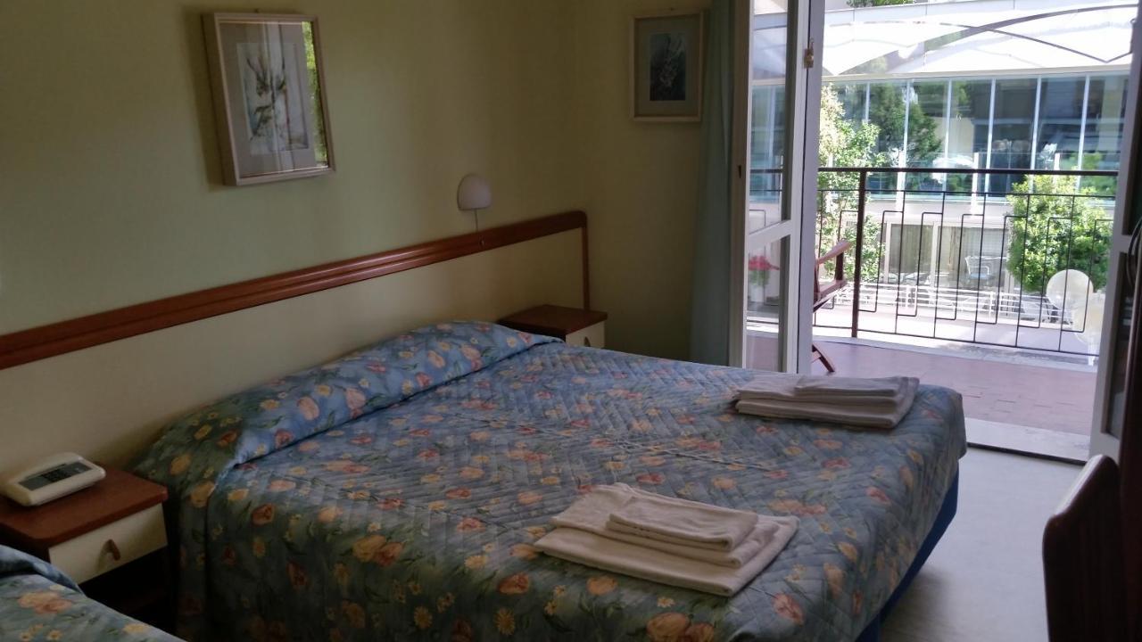 Hotel Sporting Pinarella Bagian luar foto