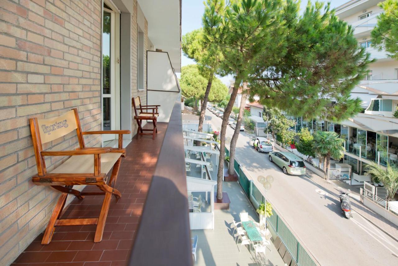 Hotel Sporting Pinarella Bagian luar foto